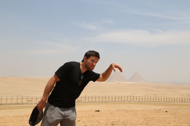 steve-hold-pyramid